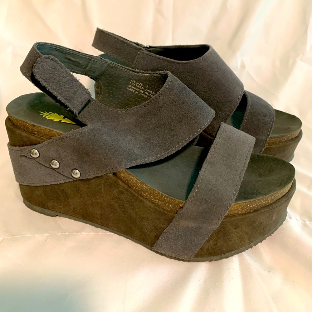 EUC VOLATILE size 7 wedge platform sandals